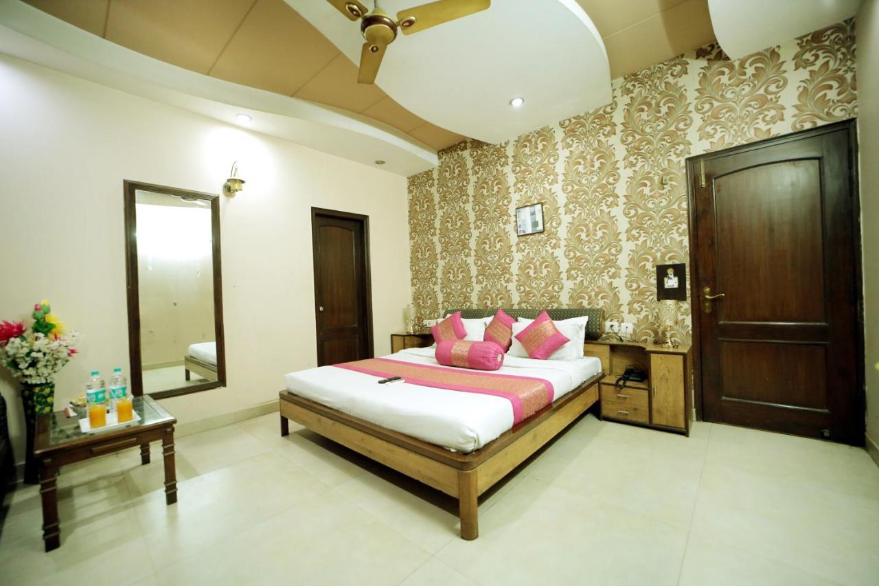 Hotel Blue Bell - Karol Bagh New Delhi Екстериор снимка