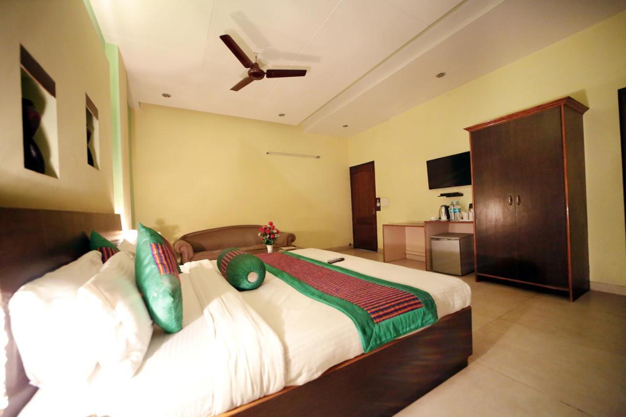 Hotel Blue Bell - Karol Bagh New Delhi Екстериор снимка